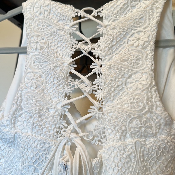 Womens White Crochet Lace V-neck Lace-up Sheath Dress - Picture 8 of 13